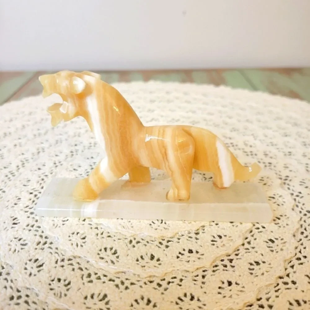 Vintage Natural Agate Lion Carved Stone Sculpture